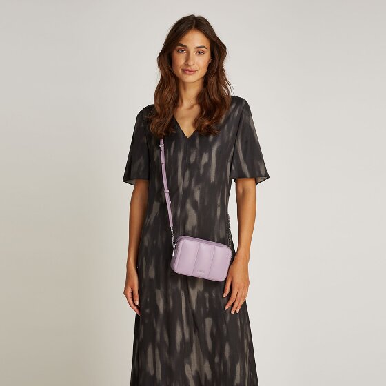 Calvin Klein Line Quilt Umhängetasche 19.5 cm Calvin Klein Line Quilt Umhängetasche 19.5 cm