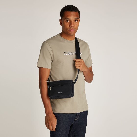 Calvin Klein CK Must Umhängetasche 20.5 cm Calvin Klein CK Must Umhängetasche 20.5 cm