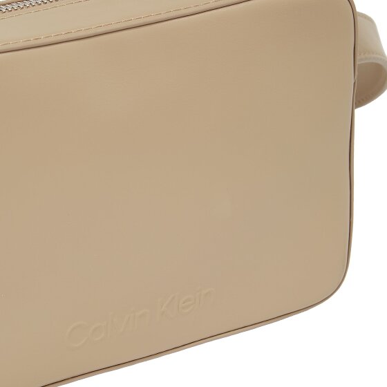 Calvin Klein Embossed Umhängetasche 22.5 cm