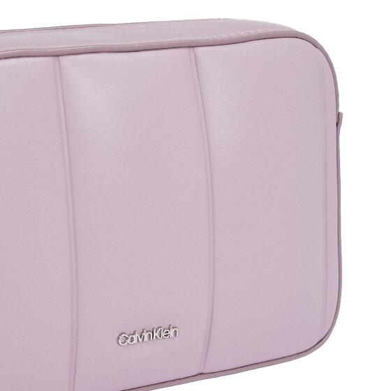 Calvin Klein Line Quilt Umhängetasche 19.5 cm Calvin Klein Line Quilt Umhängetasche 19.5 cm
