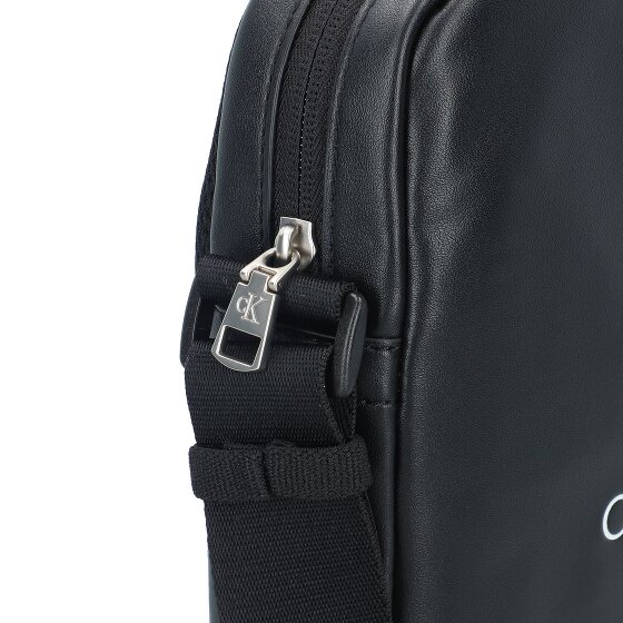 Calvin Klein Jeans Monogram Soft Umhängetasche 22 cm Calvin Klein Jeans Monogram Soft Umhängetasche 22 cm